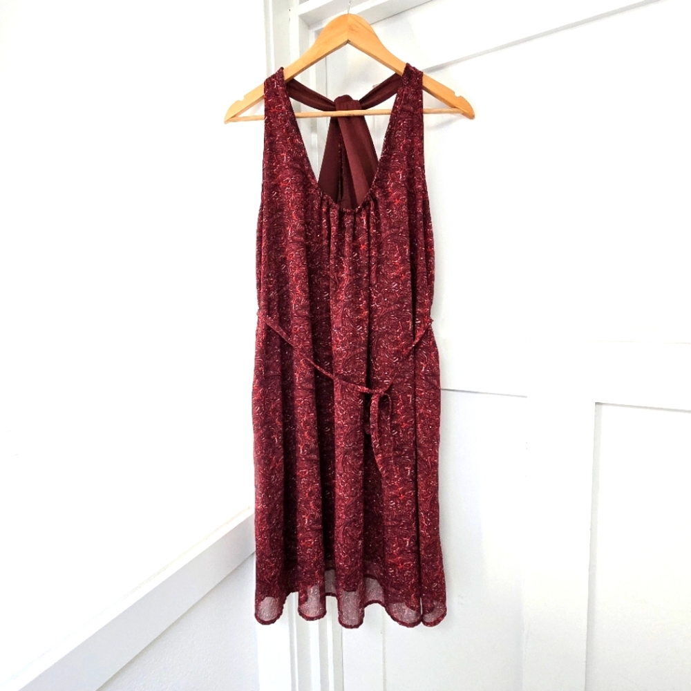 Converse One Star Floral Sleeveless Knee Length Belted Dress in Burgundy